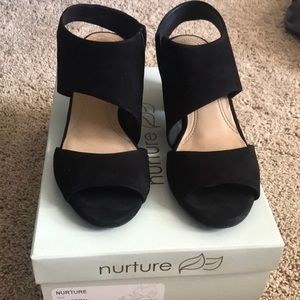8.5 M Black Nurture mid heel